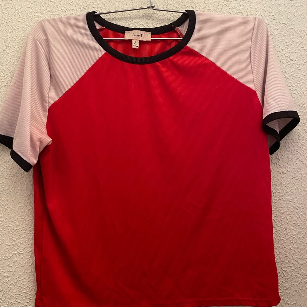 Girl’s red top